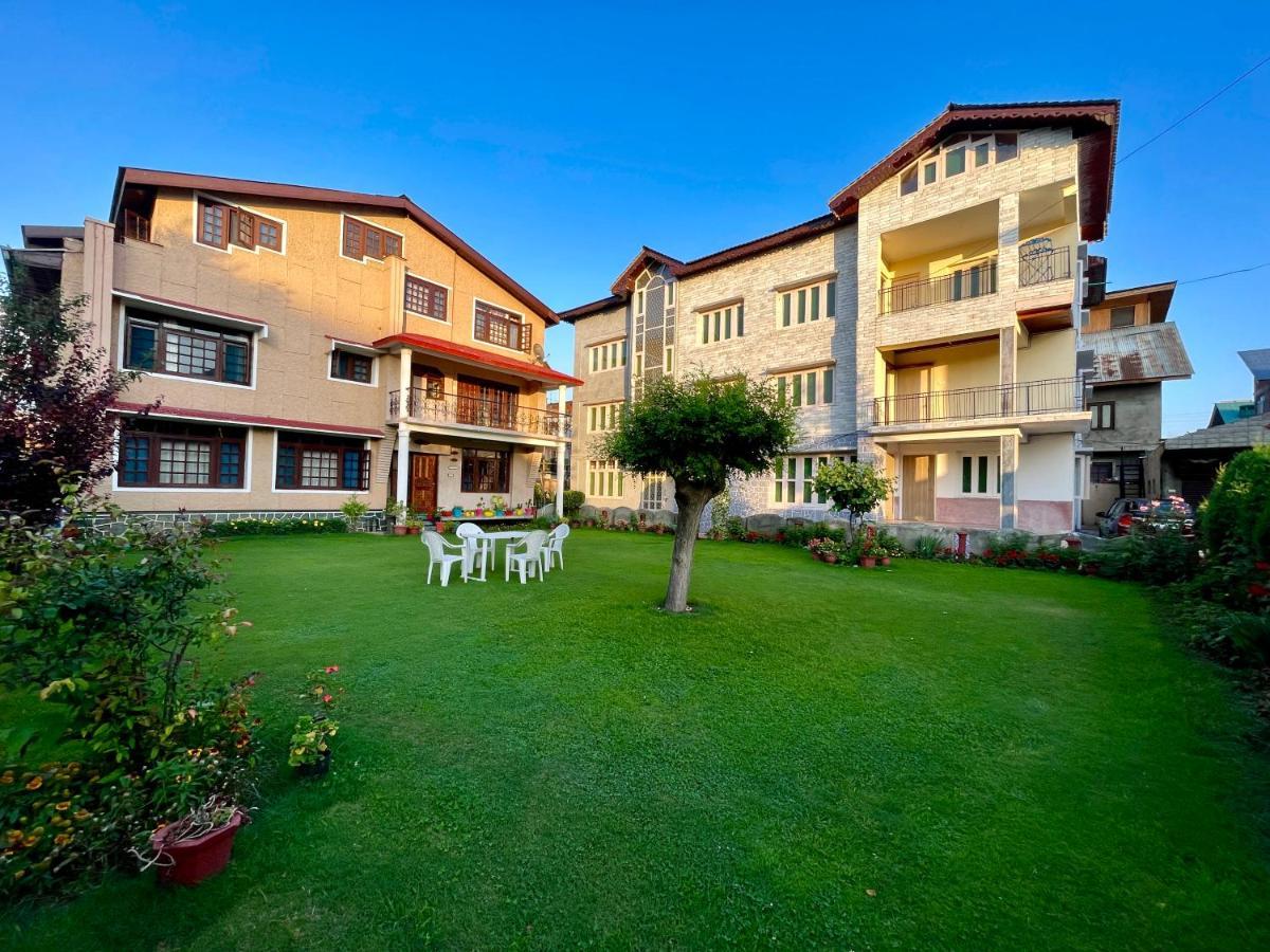 Khwaab Gah By The Khayabaan-Homestay Apartments Fully Furnished With Functional Kitchen, Wifi & Parking In City Centre Srinagar  Exterior photo