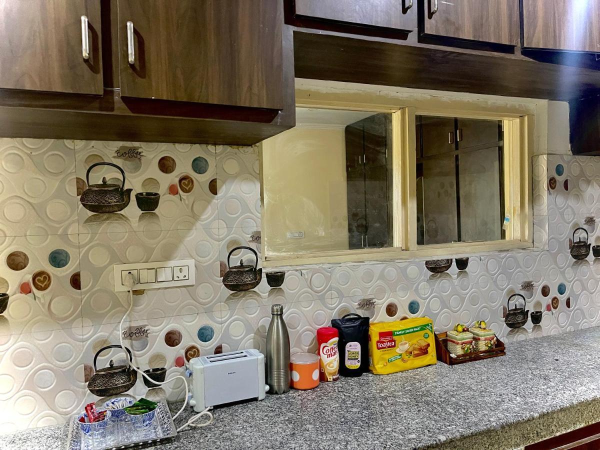 Khwaab Gah By The Khayabaan-Homestay Apartments Fully Furnished With Functional Kitchen, Wifi & Parking In City Centre Srinagar  Exterior photo