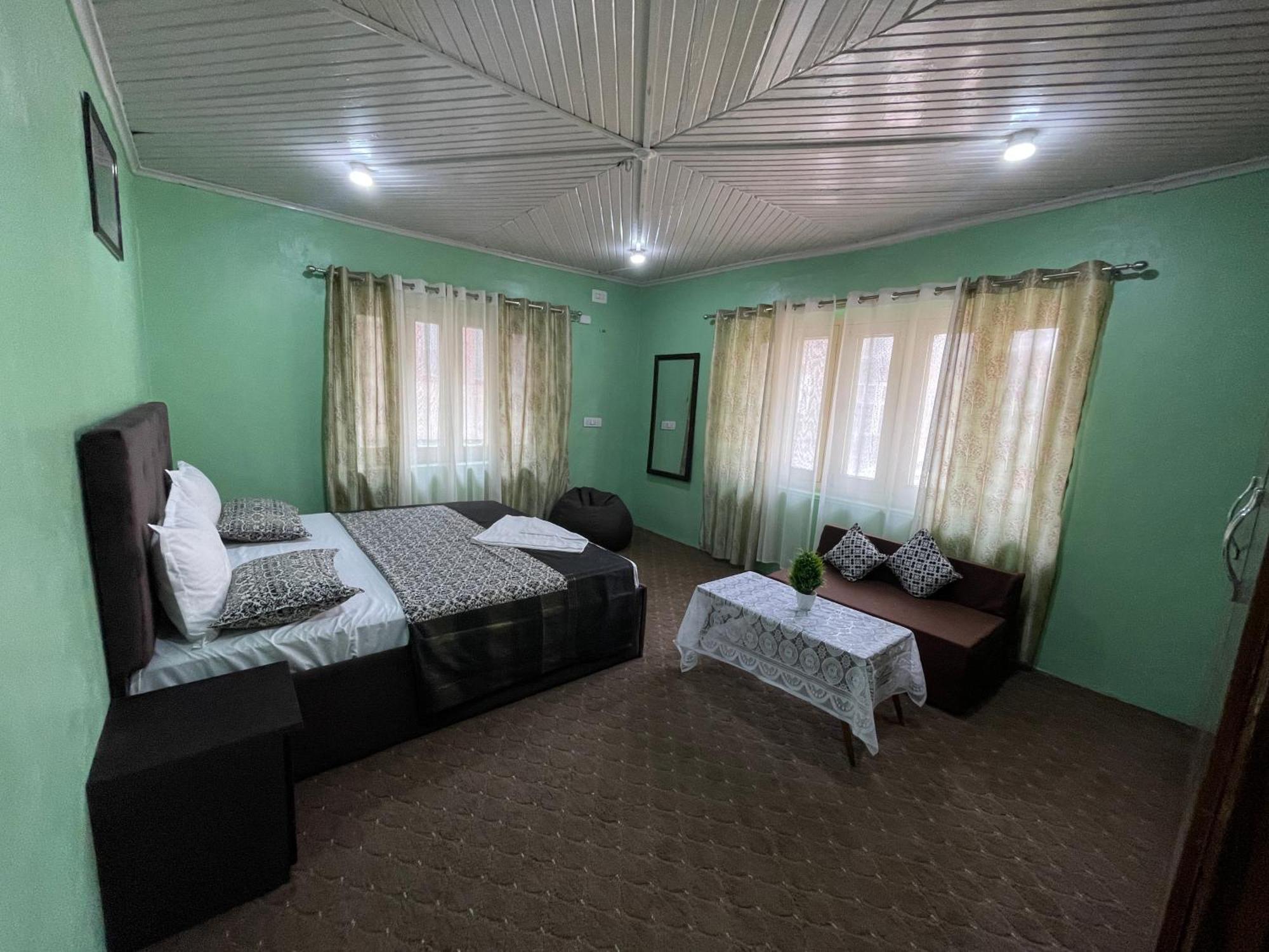Khwaab Gah By The Khayabaan-Homestay Apartments Fully Furnished With Functional Kitchen, Wifi & Parking In City Centre Srinagar  Exterior photo