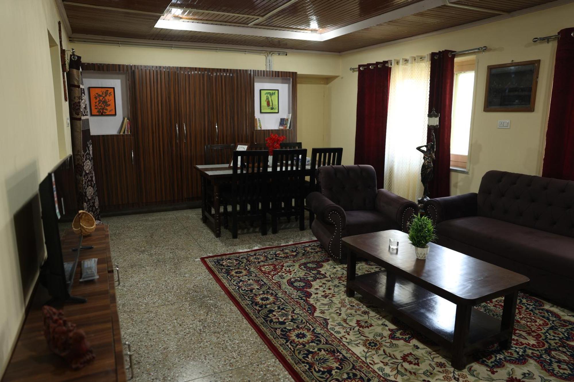 Khwaab Gah By The Khayabaan-Homestay Apartments Fully Furnished With Functional Kitchen, Wifi & Parking In City Centre Srinagar  Exterior photo