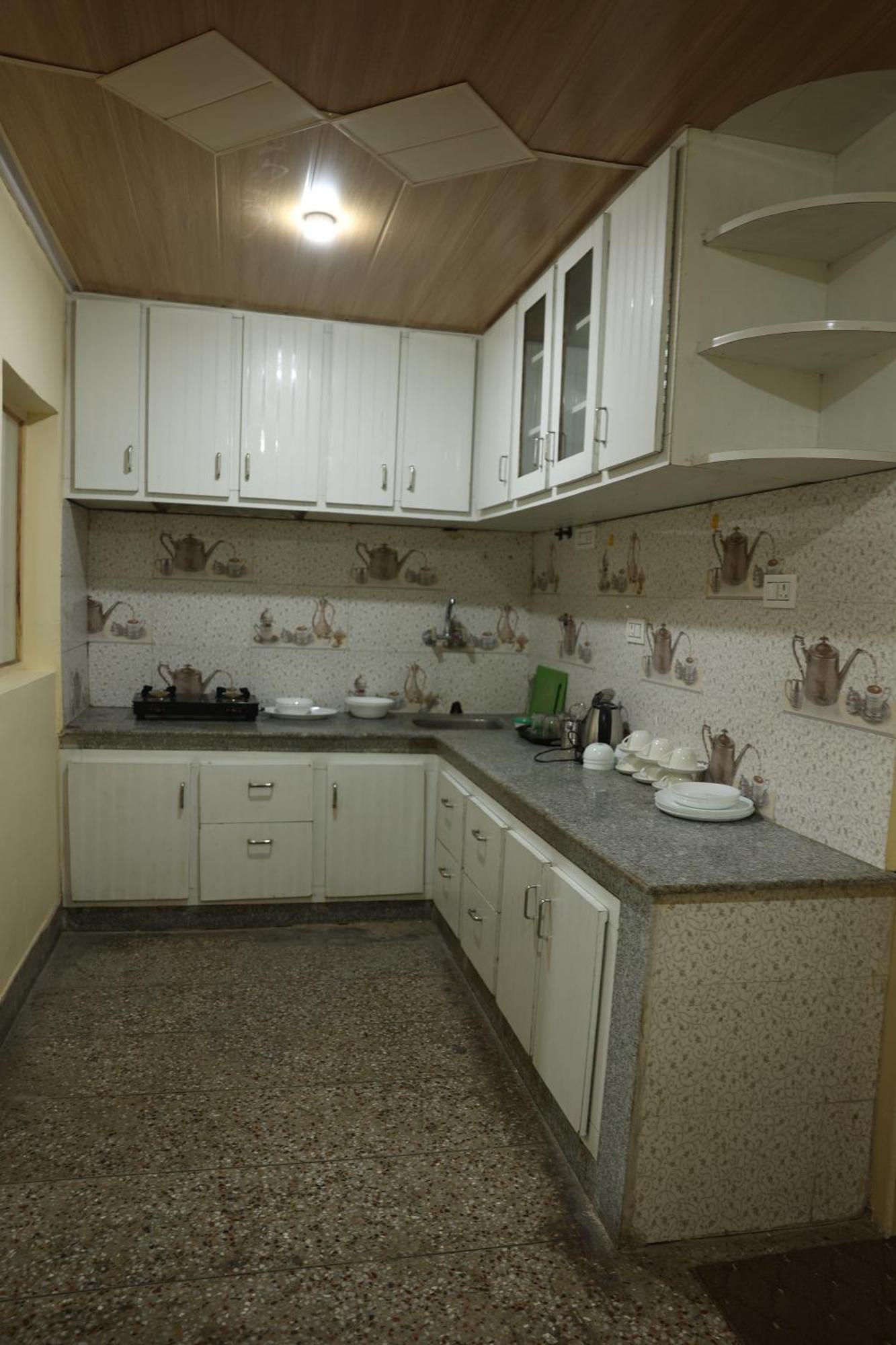Khwaab Gah By The Khayabaan-Homestay Apartments Fully Furnished With Functional Kitchen, Wifi & Parking In City Centre Srinagar  Exterior photo